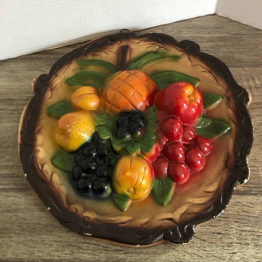 Vtg Colourful Fruit Chalkware Wall Plaque - Picture 6 of 15